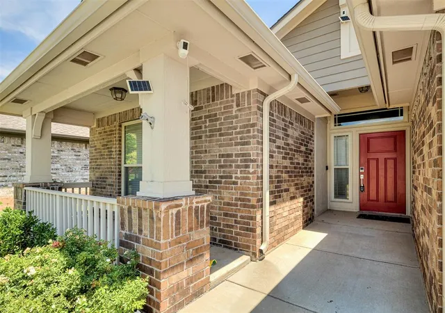 Photo 3 of Single family home for sale at 3005 Montane Dr, Norman, OK 73069 | MLS# 1235172 | Listing updated on 2026-09-13