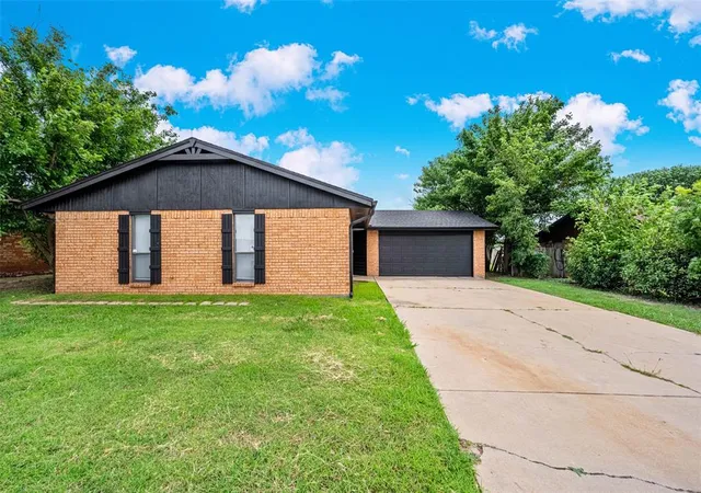 Homes for sale in Lawton, OK | 6406 Sw Lynnwood Ave, Lawton, OK 73505 | MLS# 1235181