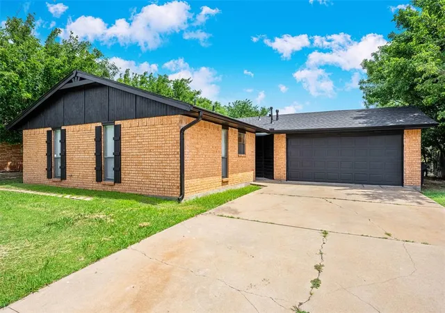 Homes for sale in Lawton, OK | 6406 Sw Lynnwood Ave, Lawton, OK 73505 | MLS# 1235181