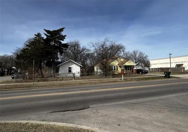 image of 130 S Flood Ave, Norman, OK 73069 | MLS# 1235183