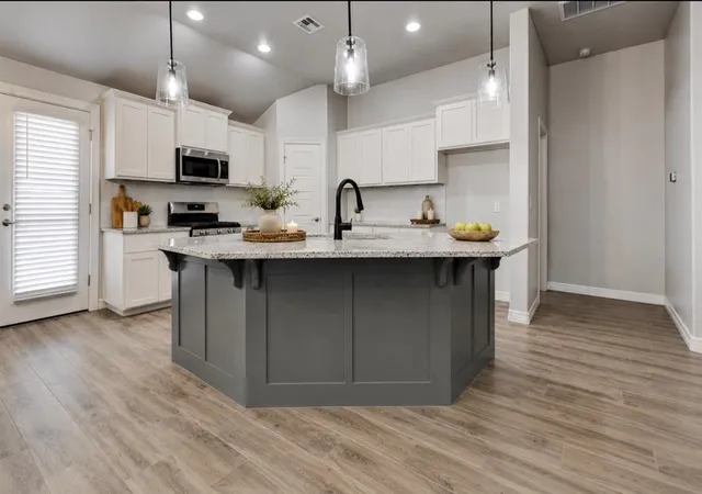 Photo 3 of Single family home for sale at 9113 Anaum Ln, Yukon, OK 73099 | MLS# 1235198 | Listing updated on 2026-08-21