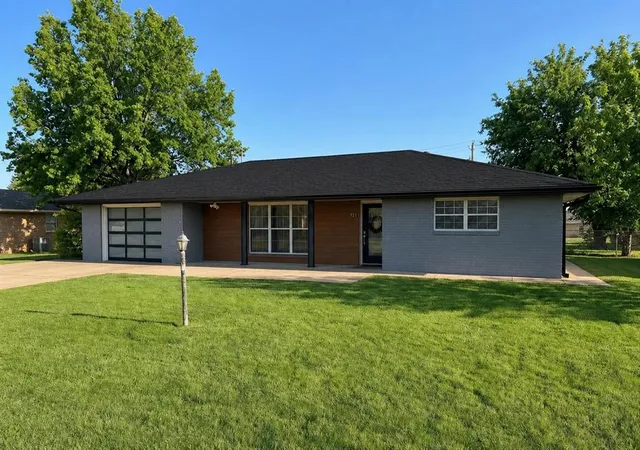 Homes for sale in Hinton, OK | 721 N Marion Ave, Hinton, OK 73047 | MLS# 1235199