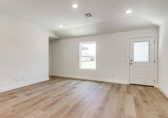 Photo 3 of Sale Pending at 917 Hazy Brk Cir, Chickasha, OK 73018 | MLS# 1235207 | Listing updated on 2026-09-08