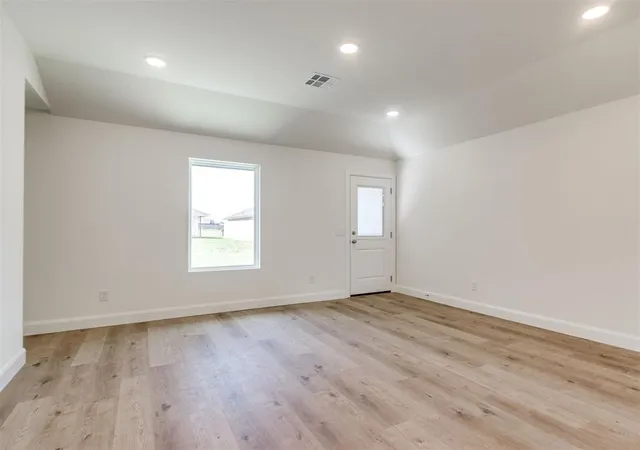 Photo 3 of Sale Pending at 917 Hazy Brk Cir, Chickasha, OK 73018 | MLS# 1235207 | Listing updated on 2026-09-08