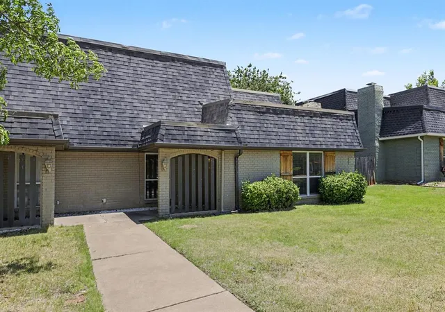 3rd image of 11008 Springhollow Rd, Oklahoma City, OK 73120 | MLS# 1235210