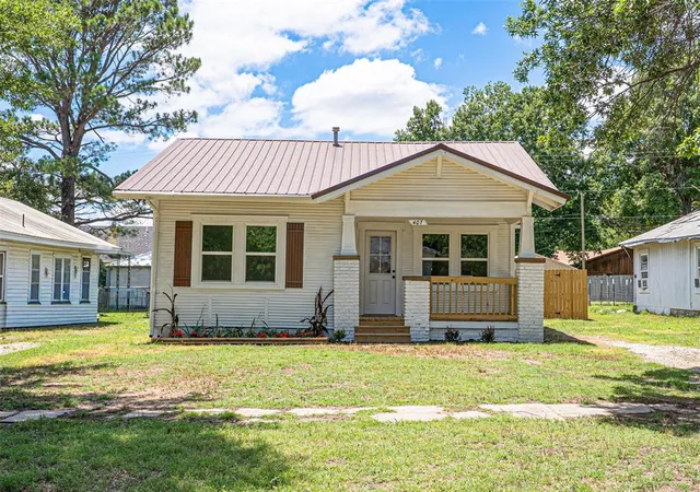 Homes for sale in Okemah, OK | 407 S 8th St, Okemah, OK 74859 | MLS# 1235234