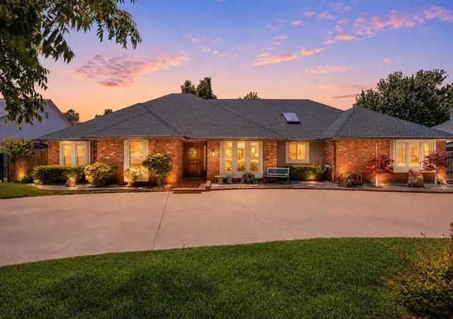 Photo 2 of Sale Pending at 808 Glenridge Dr, Edmond, OK 73013 | MLS# 1235235 | Listing updated on 2026-09-05
