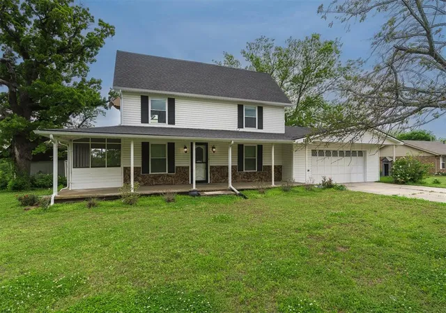 Photo 1 of Single family home for sale at 1823 W Highland St, Shawnee, OK 74801 | MLS# 1235245 | Listing updated on 2026-08-31