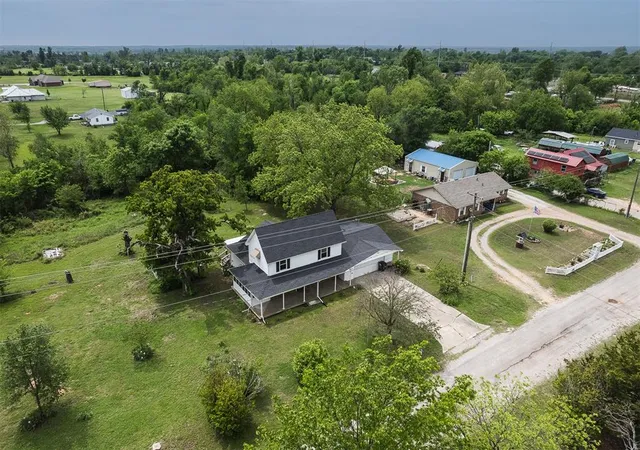 Photo 3 of Single family home for sale at 1823 W Highland St, Shawnee, OK 74801 | MLS# 1235245 | Listing updated on 2026-08-31