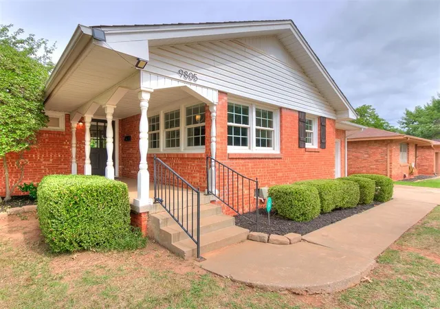 Homes for sale in The Village, OK | 9805 Chesterton Pl, The Village, OK 73120 | MLS# 1235253
