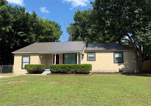 Homes for sale in Seminole, OK | 808 Roosevelt St, Seminole, OK 74868 | MLS# 1235258