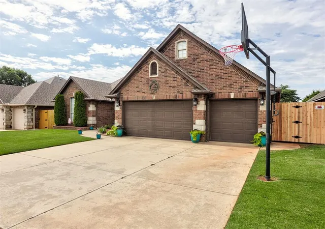 Homes for sale in Mustang, OK | 768 W Windmill Ct, Mustang, OK 73064 | MLS# 1235264