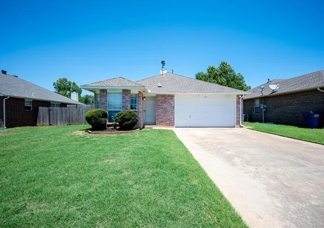 Homes for sale in Mustang, OK | 337 W Chantilly Wy, Mustang, OK 73064 | MLS# 1235270