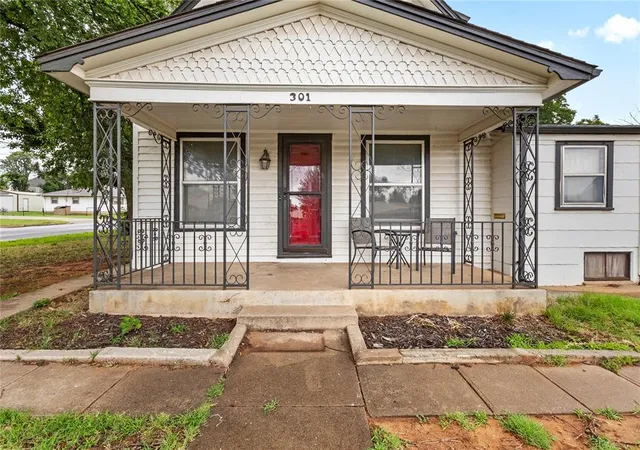 Homes for sale in Weatherford, OK | 301 E Arapaho Ave, Weatherford, OK 73096 | MLS# 1235284