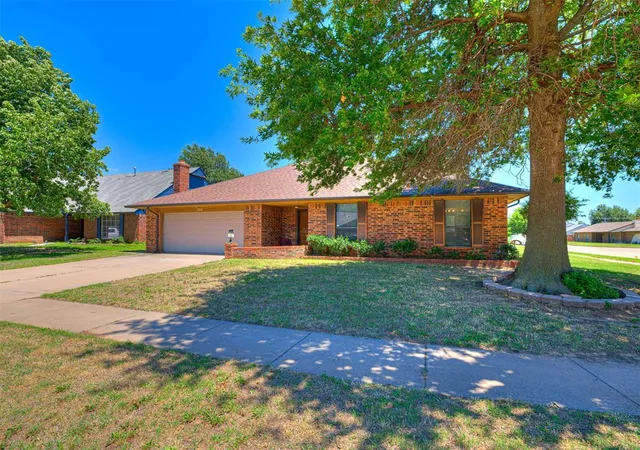 1st image of 700 N Briarcliff Dr, Moore, OK 73170 | MLS# 1235285
