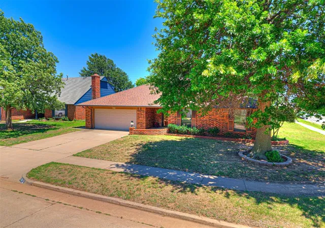 4th image of 700 N Briarcliff Dr, Moore, OK 73170 | MLS# 1235285