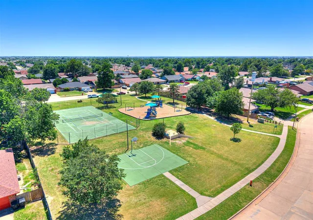 43rd image of 700 N Briarcliff Dr, Moore, OK 73170 | MLS# 1235285