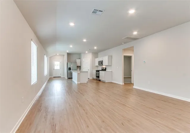 4th image of 10613 Red Thistle Dr, Oklahoma City, OK 73131 | MLS# 1235298