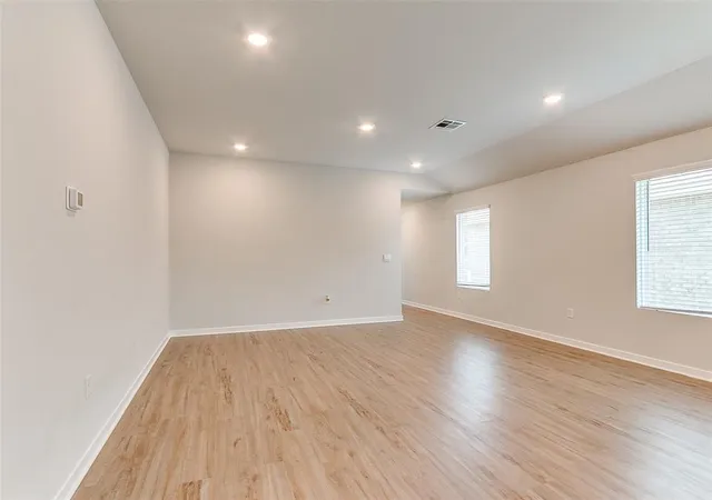 5th image of 10613 Red Thistle Dr, Oklahoma City, OK 73131 | MLS# 1235298