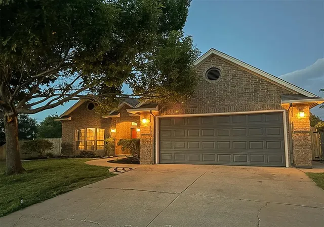 1st image of 301 Whitman Ct, Edmond, OK 73003 | MLS# 1235309