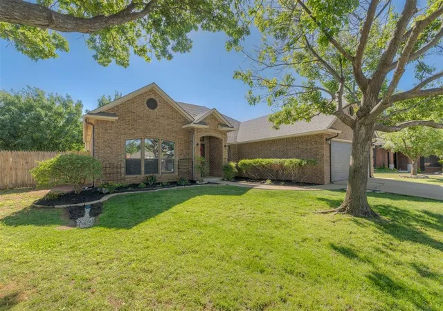 4th image of 301 Whitman Ct, Edmond, OK 73003 | MLS# 1235309