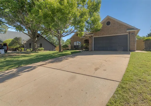 5th image of 301 Whitman Ct, Edmond, OK 73003 | MLS# 1235309