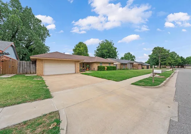 Photo 3 of Sale Pending at 7601 Eastgate Dr, Oklahoma City, OK 73162 | MLS# 1235316 | Listing updated on 2026-08-02