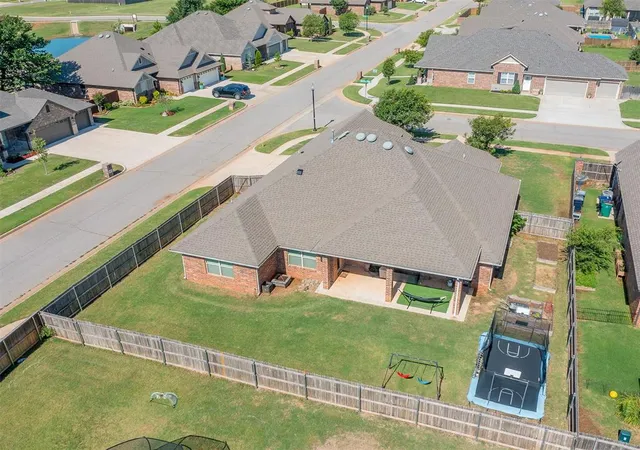 40th image of 4612 Kentucky Ridge Dr, Mustang, OK 73064 | MLS# 1235332