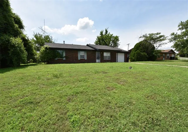 Homes for sale in Wetumka, OK | 930 N Alex Noon St, Wetumka, OK 74883 | MLS# 1235334