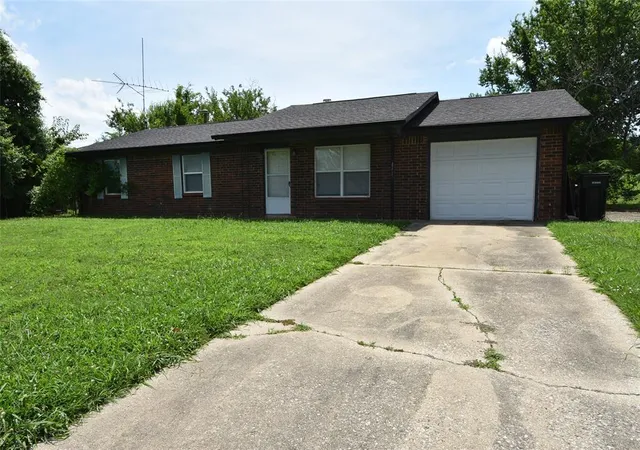 Homes for sale in Wetumka, OK | 930 N Alex Noon St, Wetumka, OK 74883 | MLS# 1235334