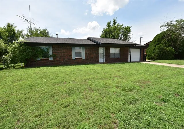 Homes for sale in Wetumka, OK | 930 N Alex Noon St, Wetumka, OK 74883 | MLS# 1235334