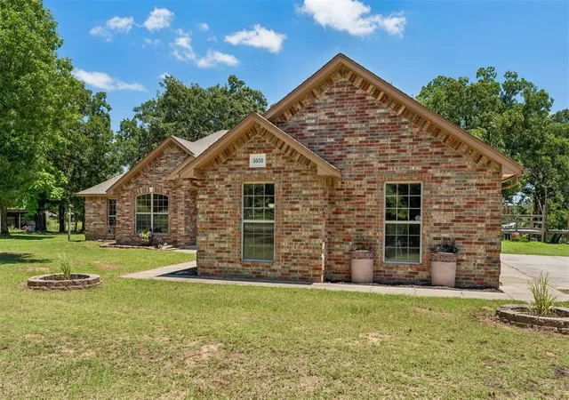 Homes for sale in Harrah, OK | 5050 Pond Dr, Harrah, OK 73045 | MLS# 1235356