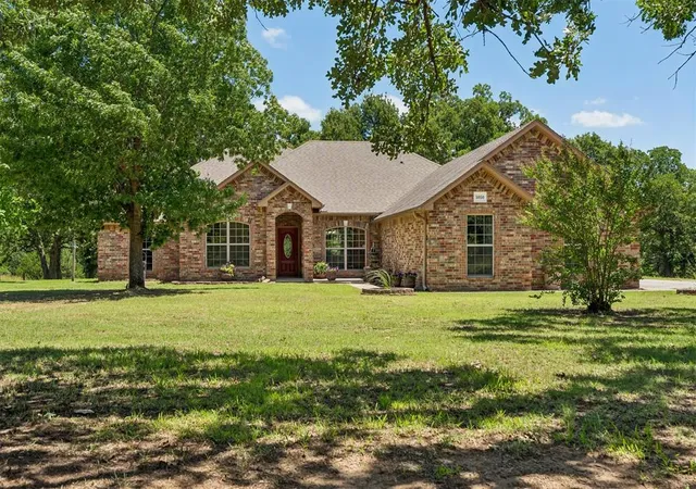 Homes for sale in Harrah, OK | 5050 Pond Dr, Harrah, OK 73045 | MLS# 1235356