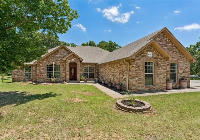 Homes for sale in Harrah, OK | 5050 Pond Dr, Harrah, OK 73045 | MLS# 1235356