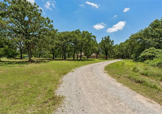 Homes for sale in Harrah, OK | 5050 Pond Dr, Harrah, OK 73045 | MLS# 1235356