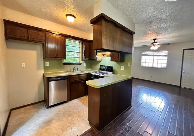 Homes for sale in Moore, OK | 913 Delmar Circle Circle, Moore, OK 73160 | MLS# 1235357