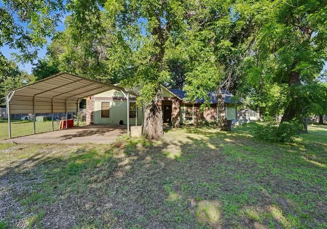 Homes for sale in Indiahoma, OK | 104 Sw Timber Lane, Indiahoma, OK 73552 | MLS# 1235361