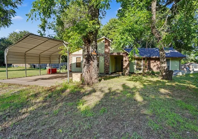 Homes for sale in Indiahoma, OK | 104 Sw Timber Lane, Indiahoma, OK 73552 | MLS# 1235361
