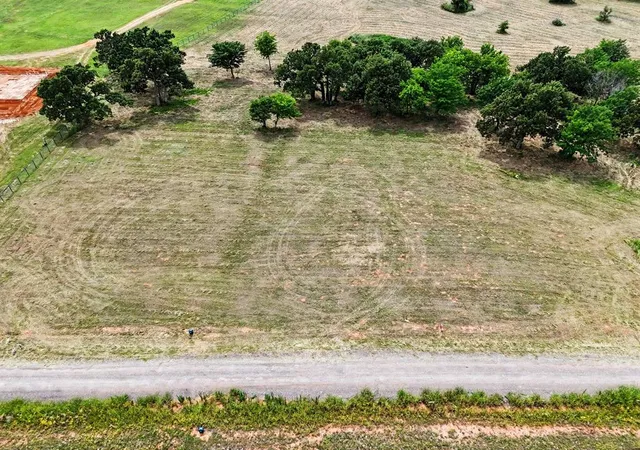 2nd image of 6256 Lake Breeze Dr, Guthrie, OK 73044 | MLS# 1235369