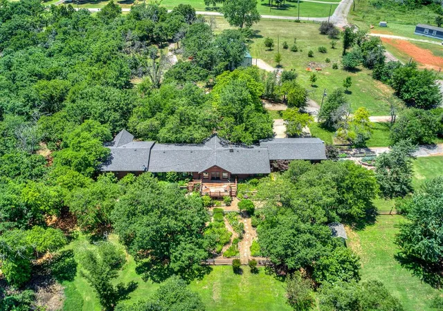 50th image of 2101 E Lakewood Dr, Guthrie, OK 73044 | MLS# 1235371