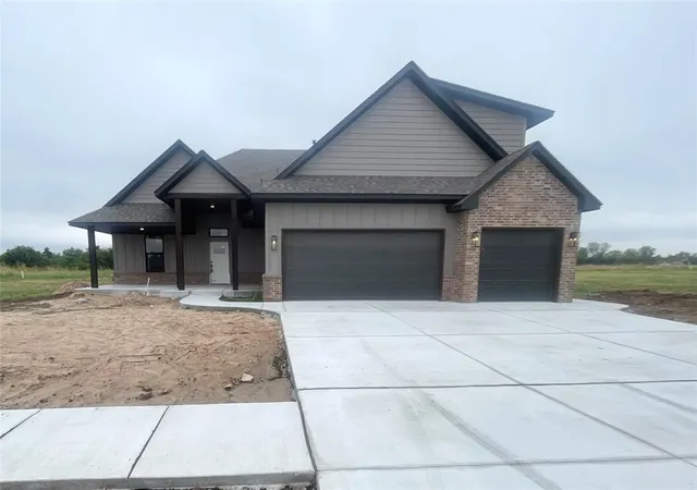 Photo 1 of Single family home for sale at 1901 Hamzas Ct, Yukon, OK 73099 | MLS# 1235400 | Listing updated on 2026-10-03