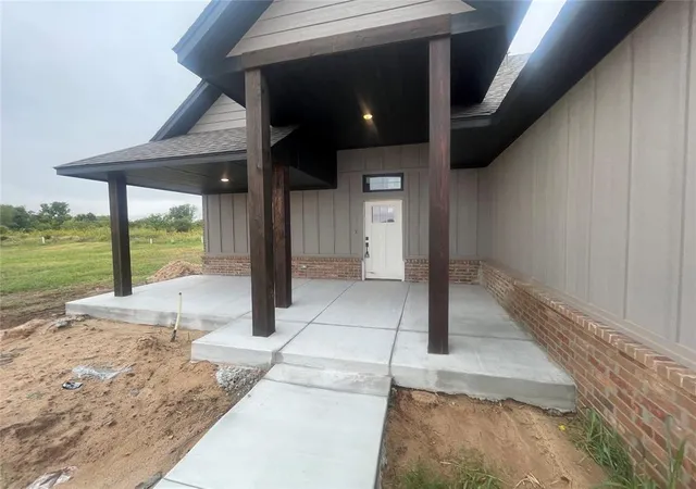 Photo 2 of Single family home for sale at 1901 Hamzas Ct, Yukon, OK 73099 | MLS# 1235400 | Listing updated on 2026-10-03