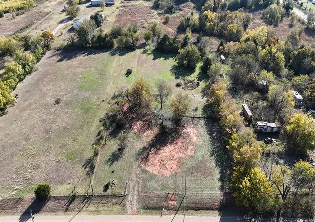 2nd image of 1609 E Roosevelt Ave, Guthrie, OK 73044 | MLS# 1235417