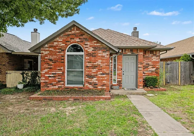 Homes for sale in Moore, OK | 2113 S Robinson Ave, Moore, OK 73170 | MLS# 1235432