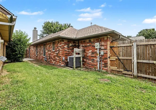 Homes for sale in Moore, OK | 2113 S Robinson Ave, Moore, OK 73170 | MLS# 1235432