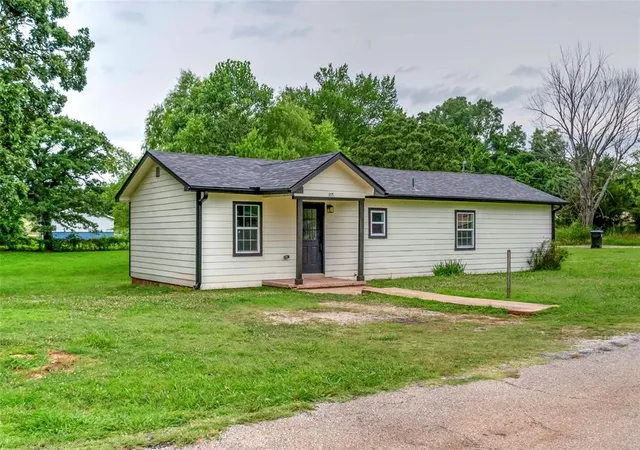 Homes for sale in Davenport, OK | 105 S Broadway, Davenport, OK 74026 | MLS# 1235451