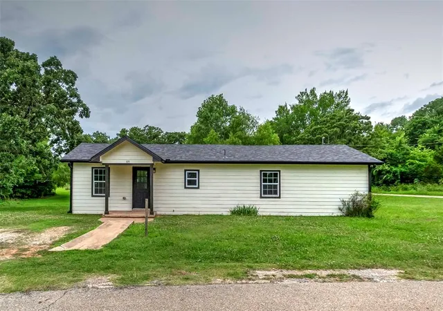 Homes for sale in Davenport, OK | 105 S Broadway, Davenport, OK 74026 | MLS# 1235451