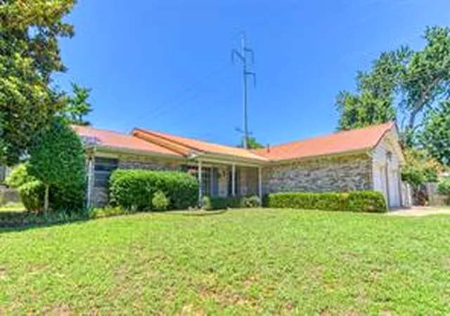 Photo 2 of Single family home for sale at 620 Terrace Pl, Norman, OK 73069 | MLS# 1235462 | Listing updated on 2026-08-31