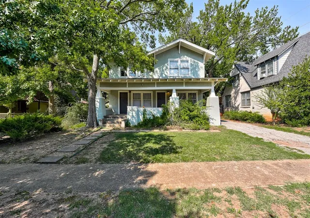 1st image of 408 Chautauqua Ave, Norman, OK 73069 | MLS# 1235463