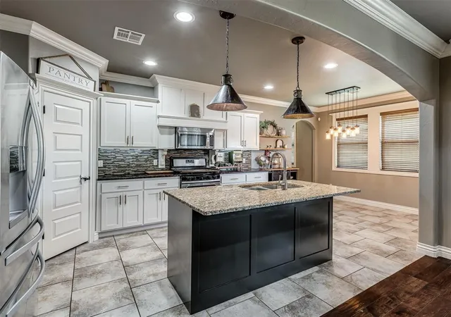 3rd image of 1404 Katelyn Ct, Yukon, OK 73099 | MLS# 1235470